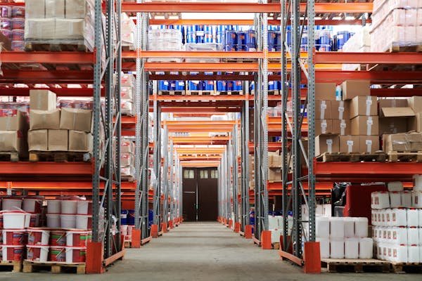 Palettier d'occasion : économisez tout en optimisant votre espace !